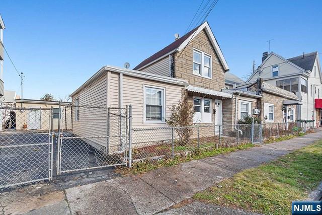 503-505 12th Avenue 505 - Photo 1