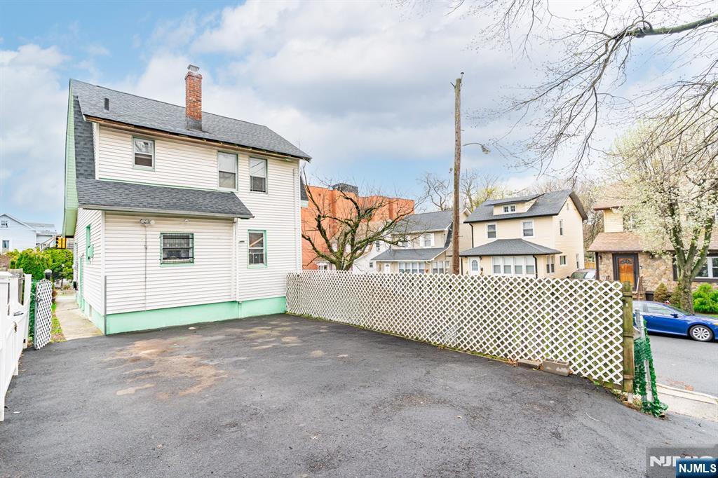 788 Lyons Avenue