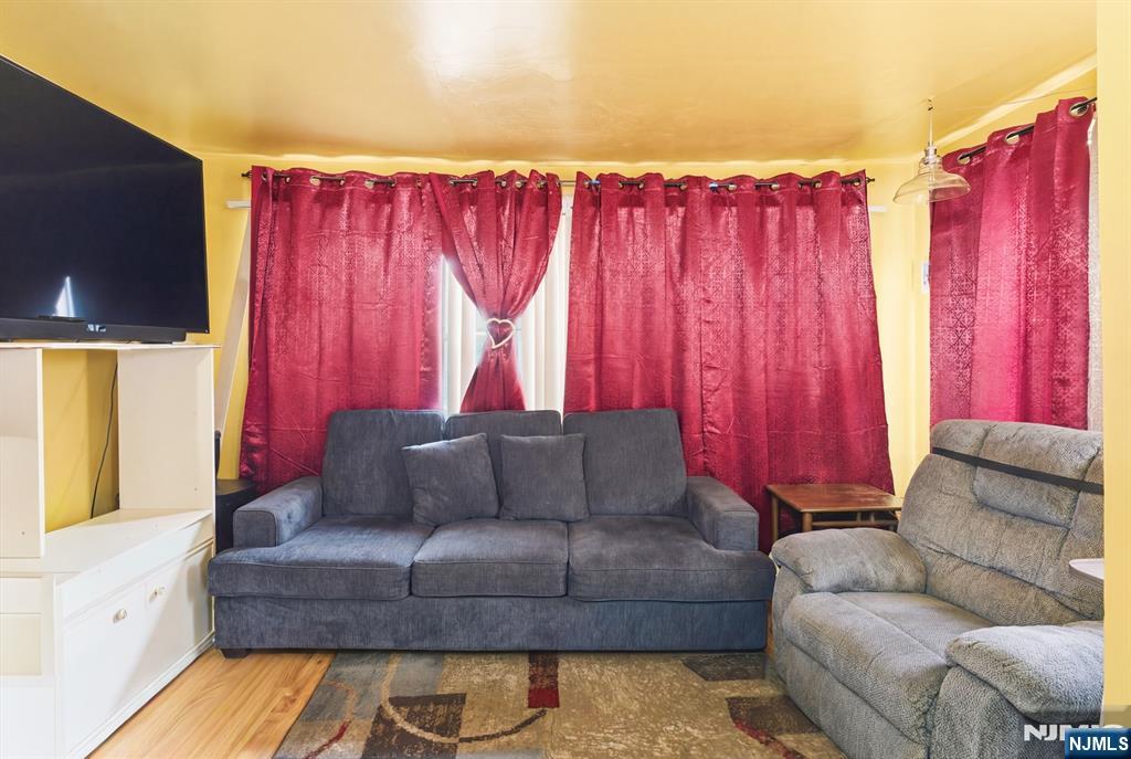 788 Lyons Avenue