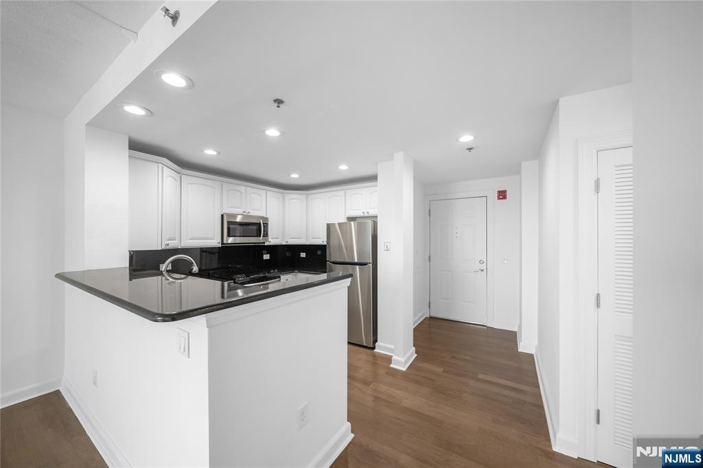 4th image of 6408 City Pl, Edgewater, NJ 07020 | MLS# 26011698