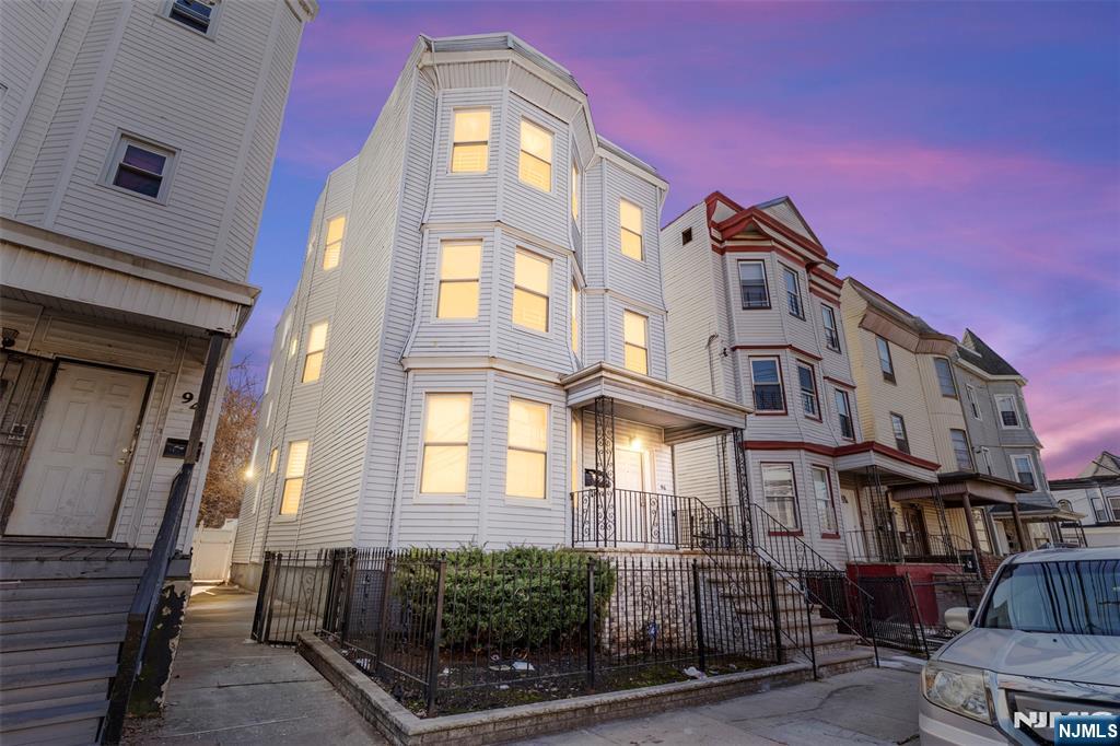 96 11th Avenue - Photo 2