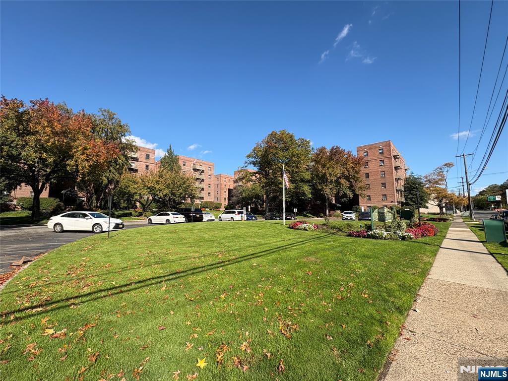 2329 Hudson Terrace C3 - Photo 2