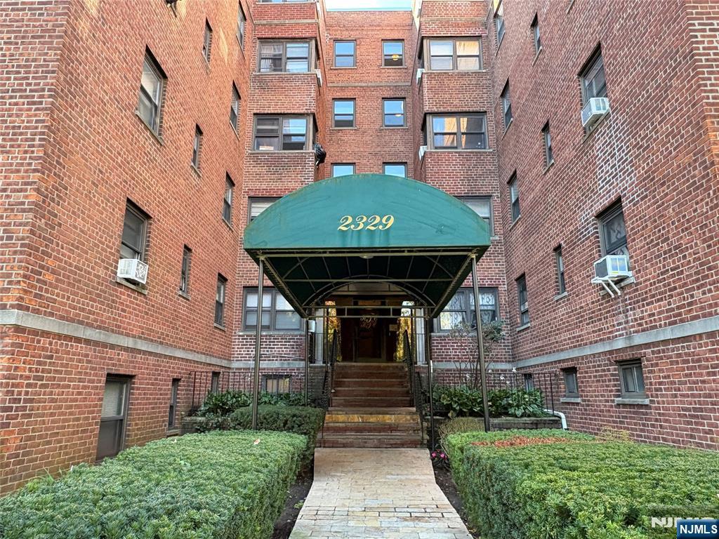 2329 Hudson Terrace C3 - Photo 3
