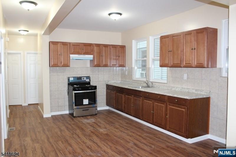 100-102 Lyons Avenue - Photo 1