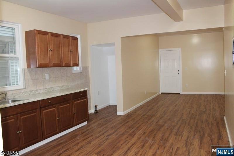 100-102 Lyons Avenue - Photo 2