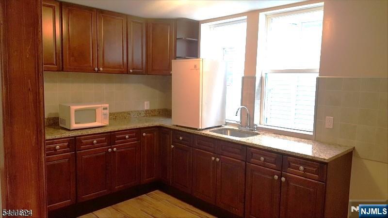 100-102 Lyons Avenue - Photo 4