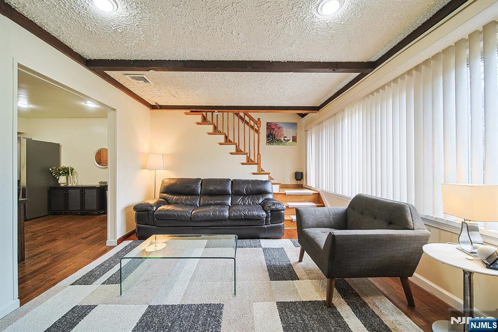 907 Spring Valley Road