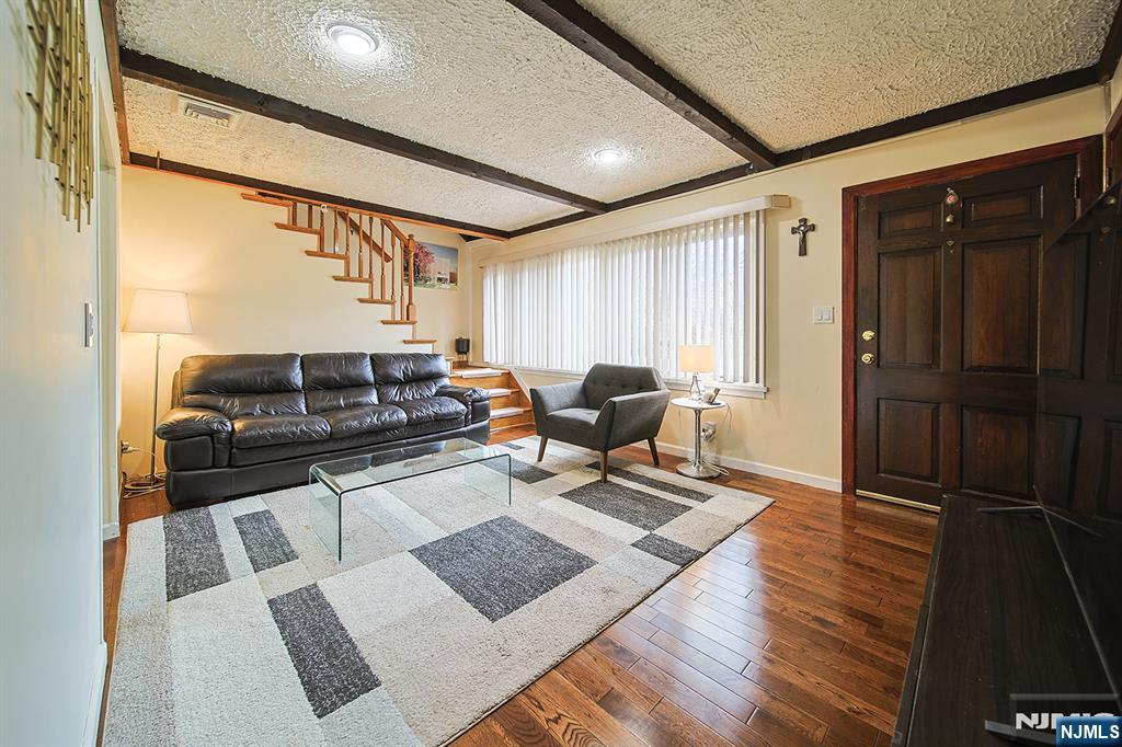 907 Spring Valley Road