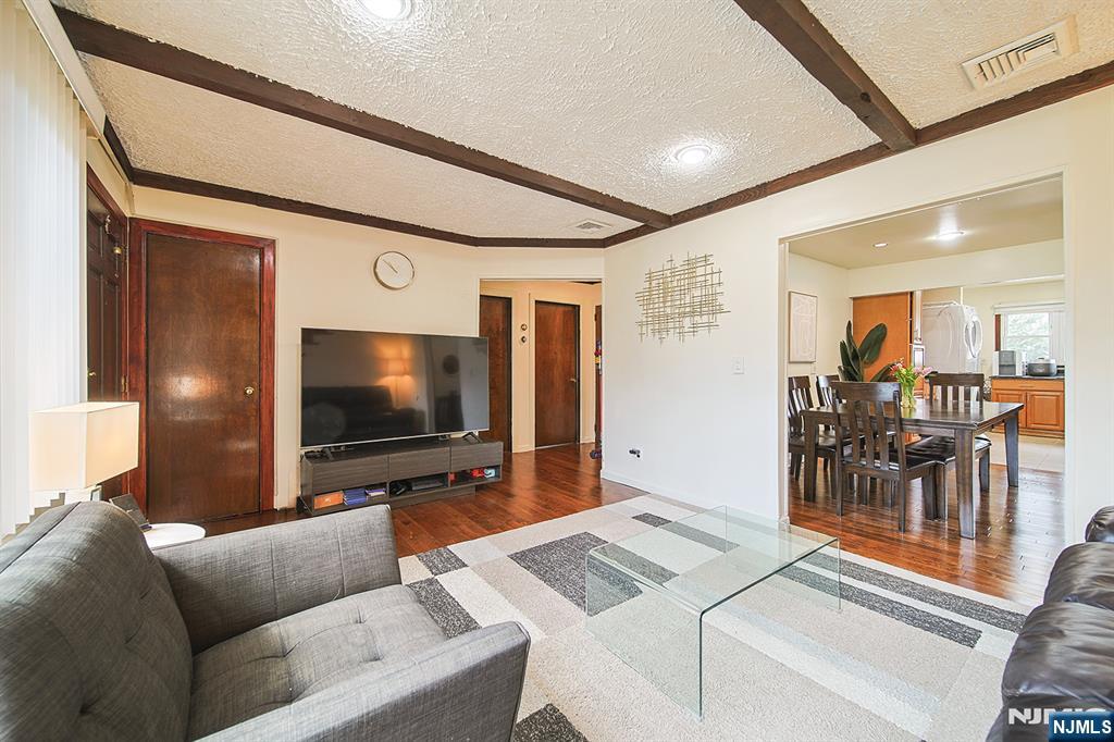 907 Spring Valley Road