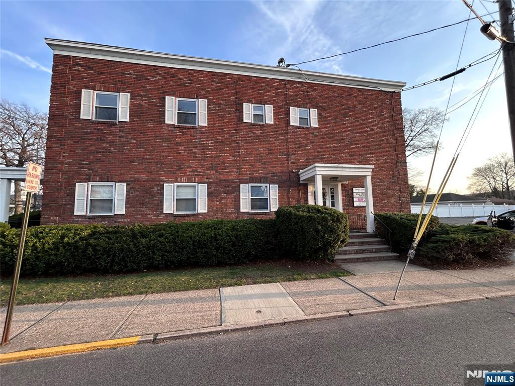 274 Lafayette Avenue - Photo 2