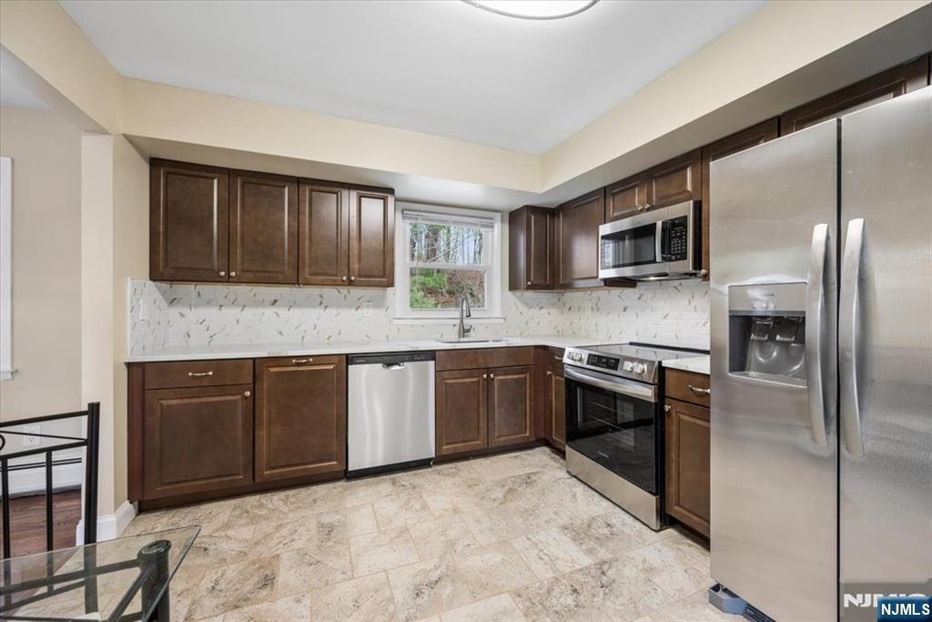 61 N Hillside Avenue