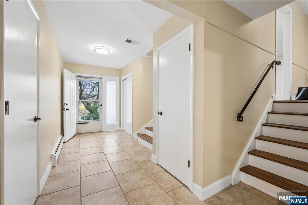 61 N Hillside Avenue - Photo 3