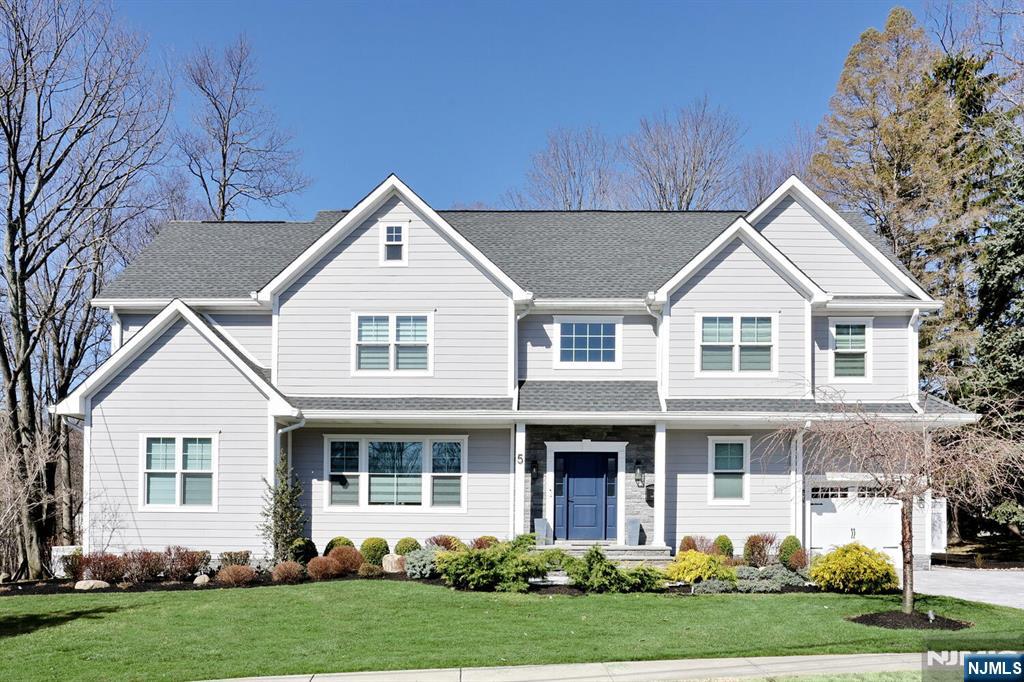 2 Skye Drive, Paramus, NJ, 07652