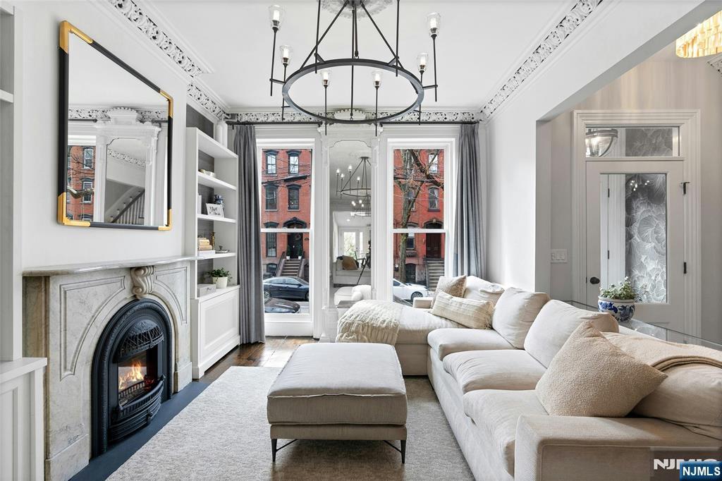 218 8th Street - Photo 1