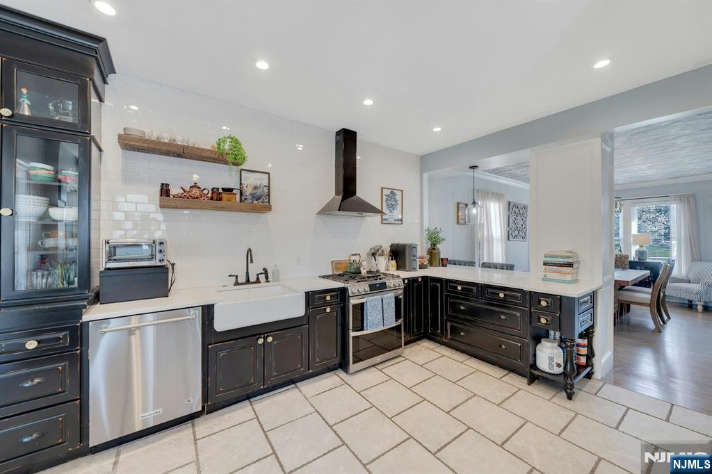 158 Carmita Avenue — photo 11
