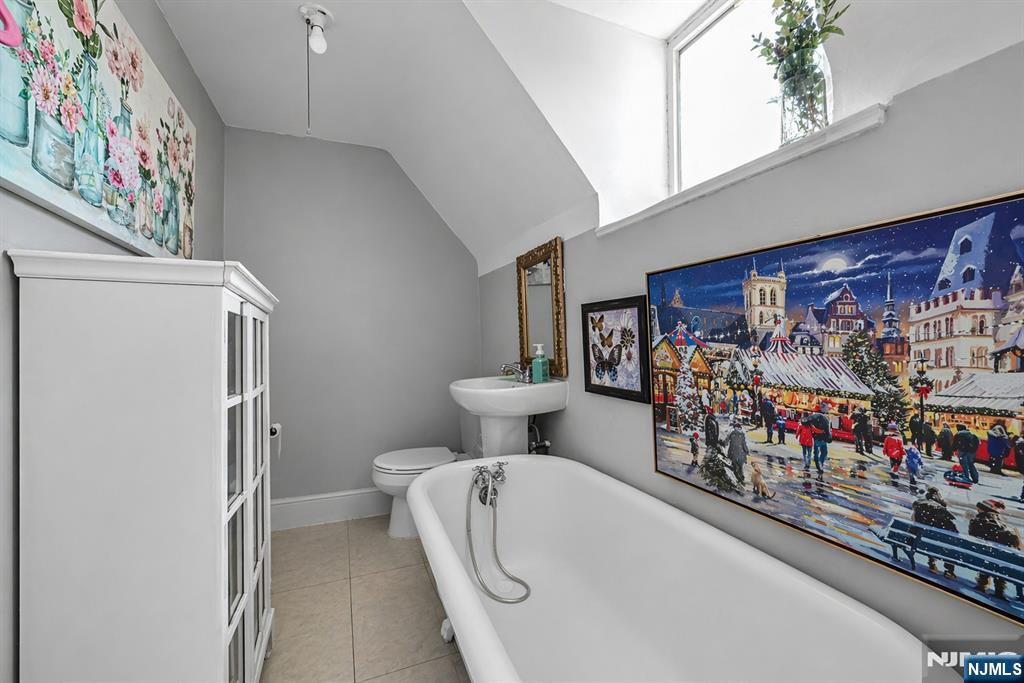 349 Undercliff Avenue