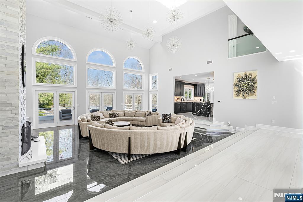 817 W Shore Drive - Photo 5