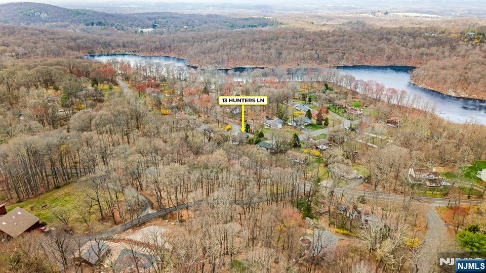 13 Hunters Lane