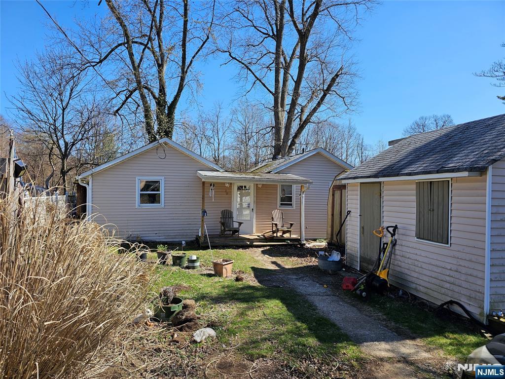 30 Riverside Dr, Oakland, NJ 07436