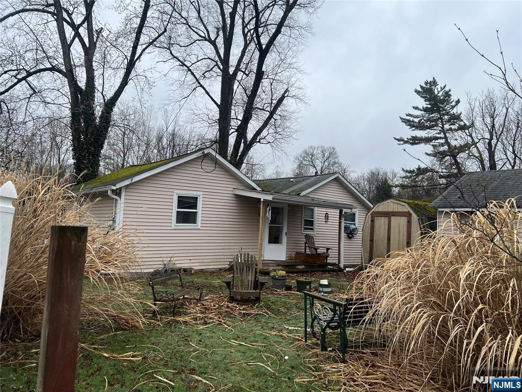 30 Riverside Dr, Oakland, NJ 07436