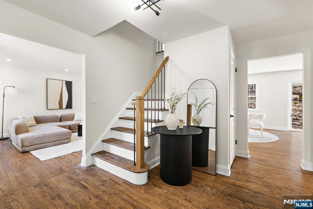 10 Robert Court — photo 2