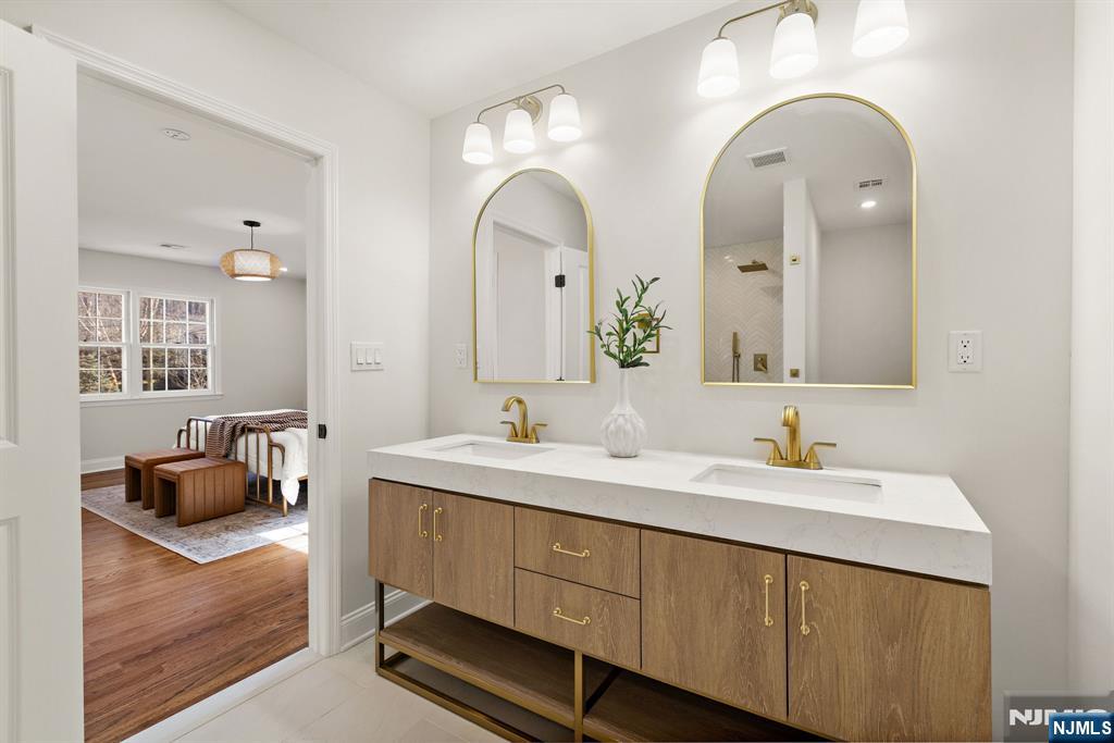 10 Robert Court — photo 12