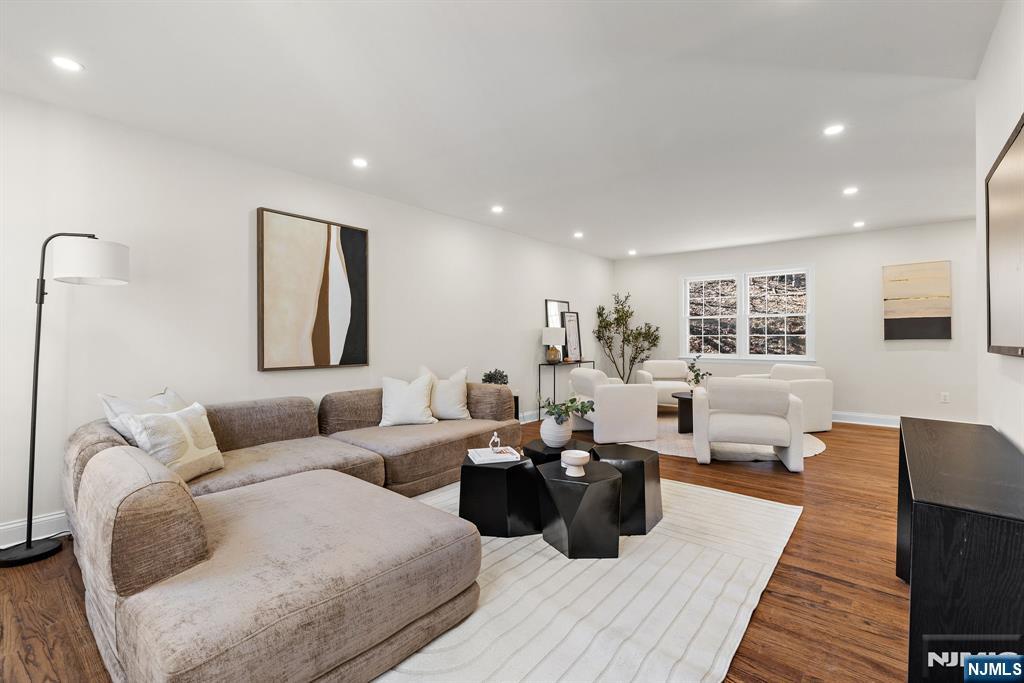 10 Robert Court — photo 3