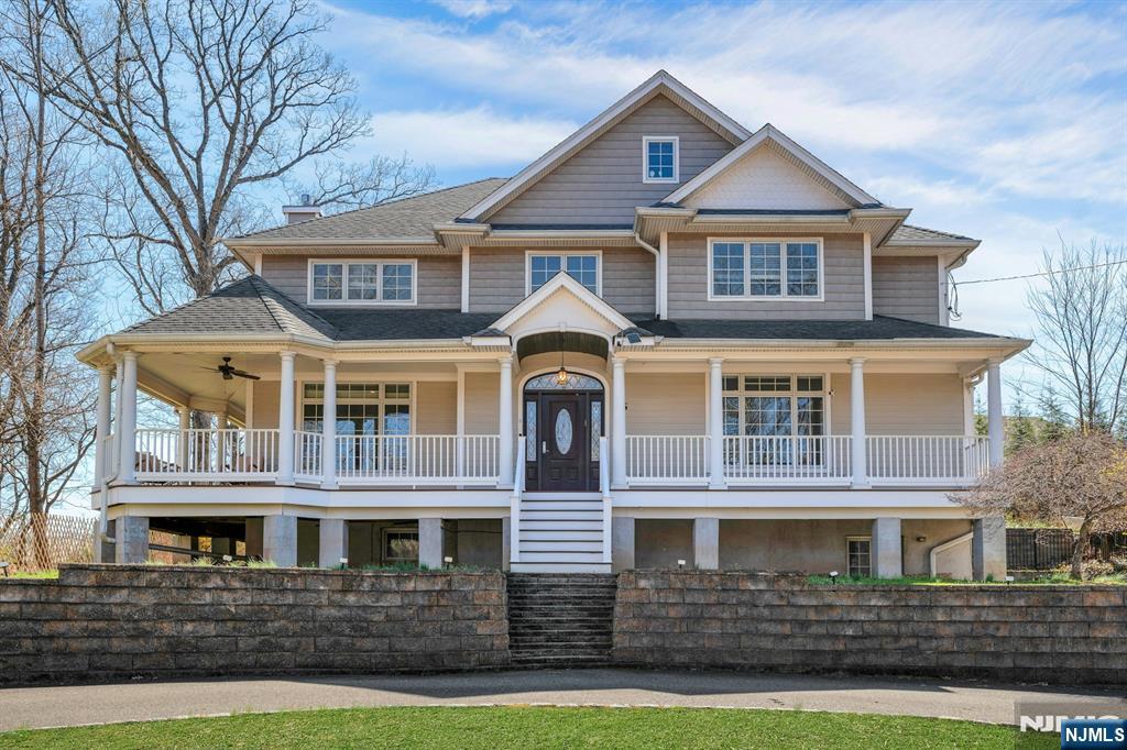 31 Collins Avenue, Closter, NJ, 07624