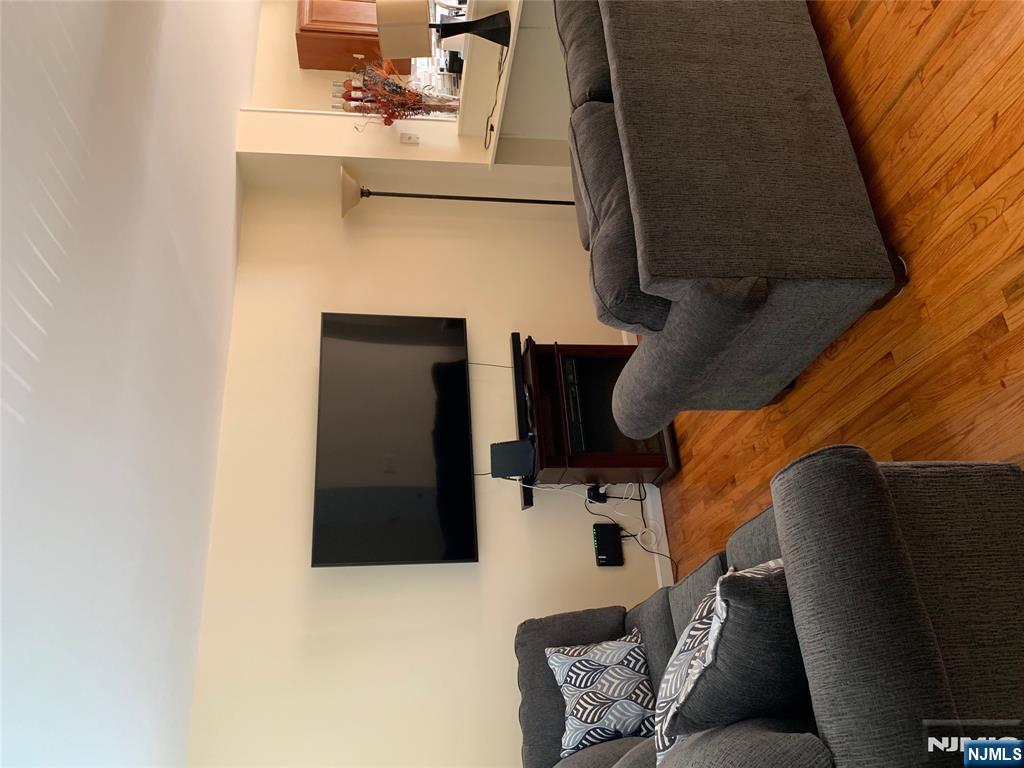 25 Holland Street - Photo 3