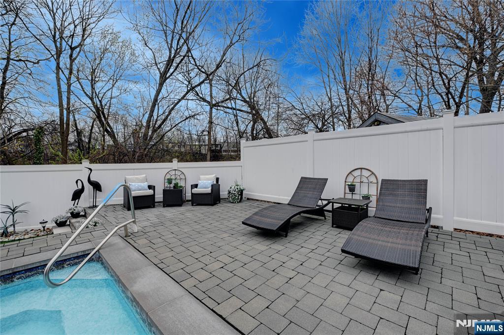 347 Passaic Avenue - Photo 4