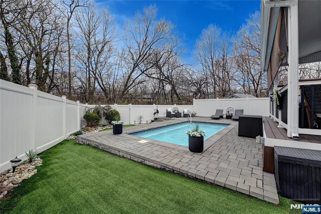 347 Passaic Avenue - Photo 5