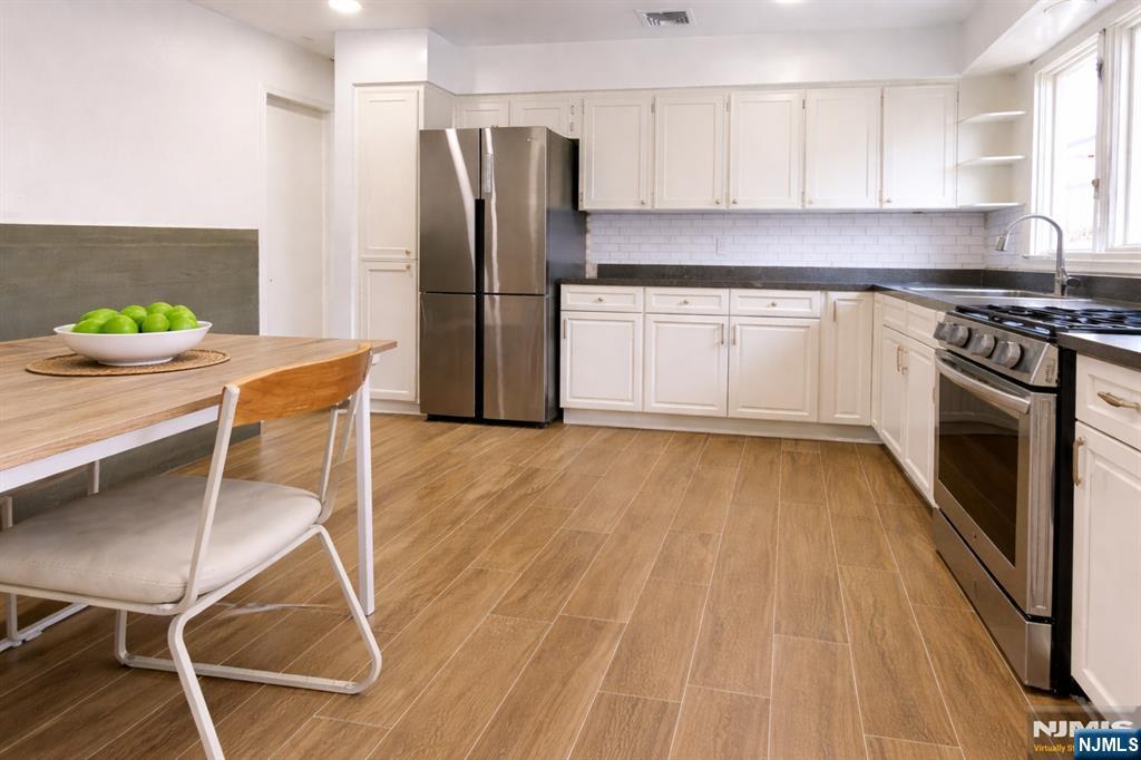 389 Madeline Avenue - Photo 3