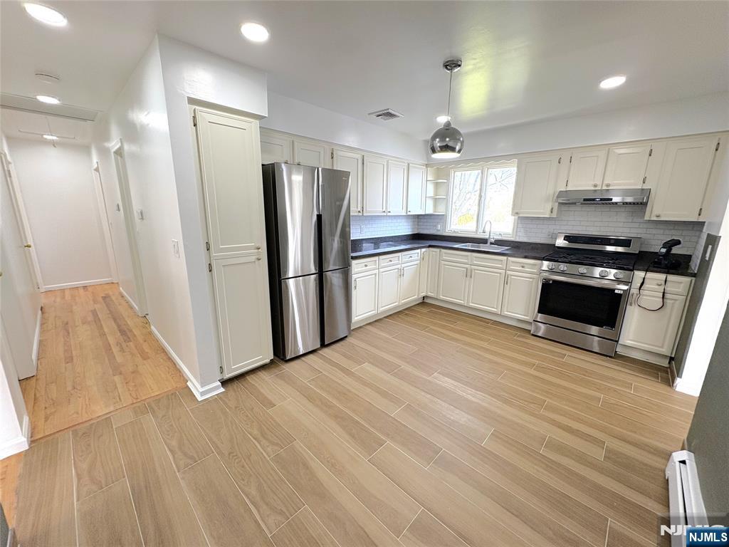 389 Madeline Avenue - Photo 4