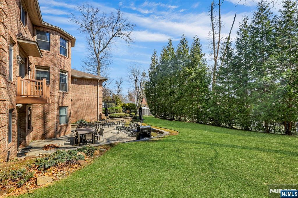 180 Chestnut Street - Photo 4