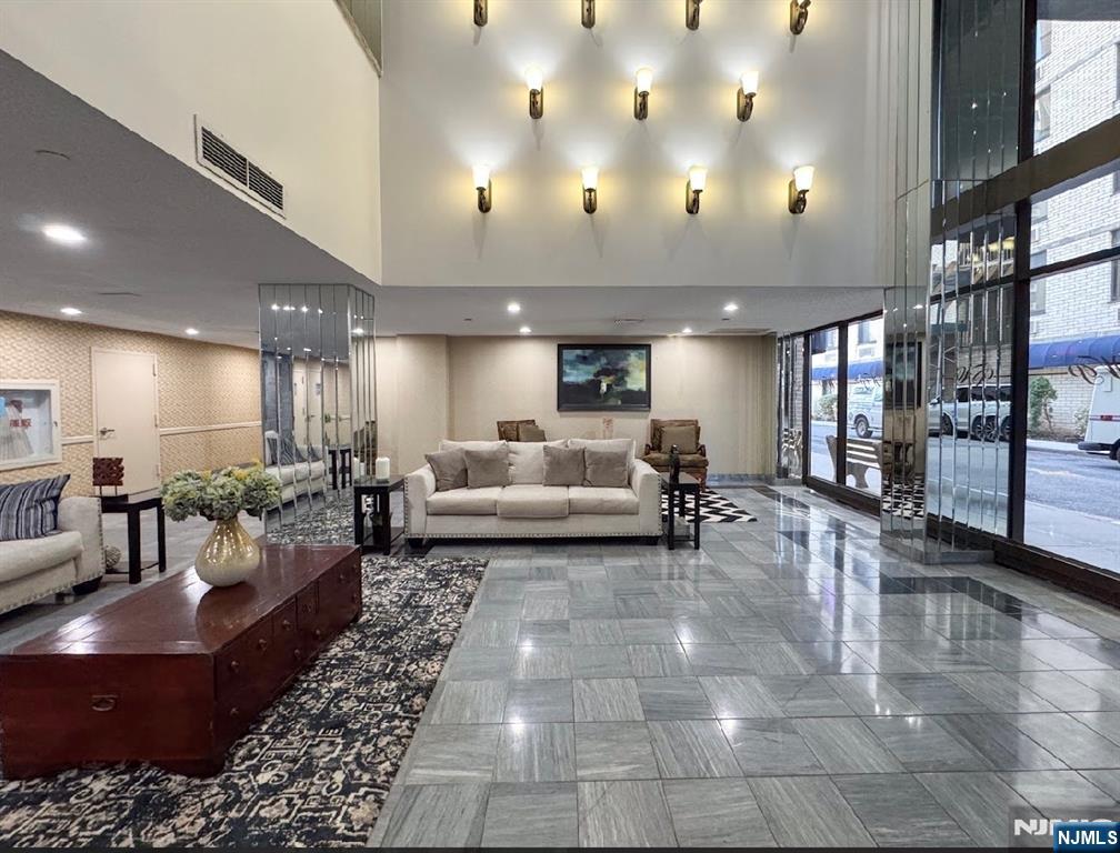 316 Prospect #11J