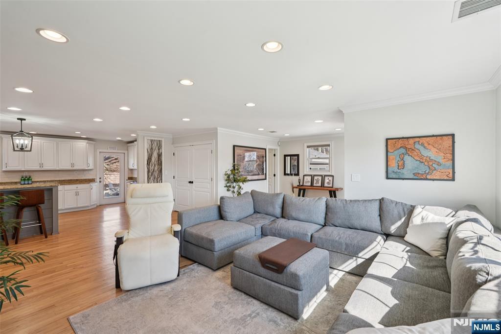 19 White Terrace