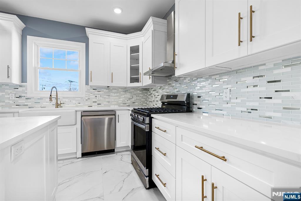 255 Garibaldi Avenue