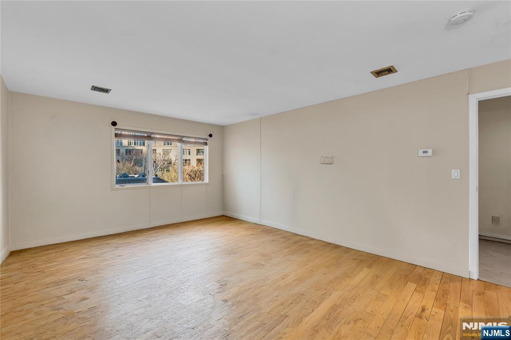 8C Cove Lane, North Bergen, NJ 07047 Listing Photo  14