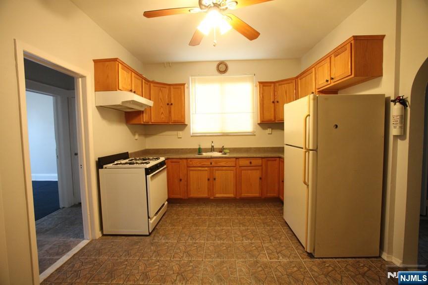 210 Day Avenue - Photo 3