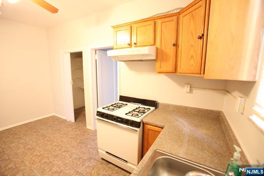 210 Day Avenue - Photo 4