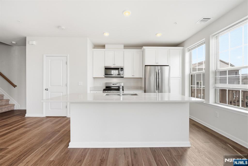 200 Grand Cove UNIT 5H, Edgewater, NJ, 07020