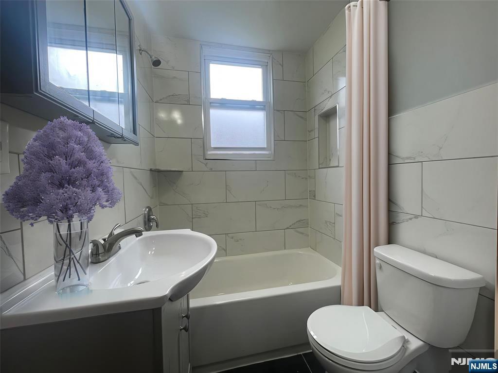 422 John Street 1 - Photo 4