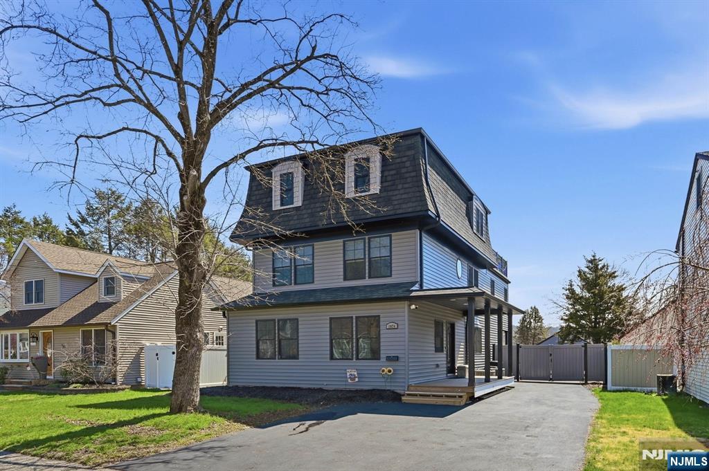 1074 Colfax Avenue - Photo 2