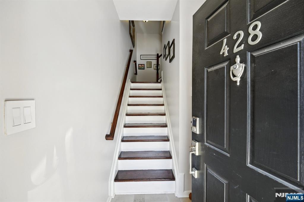 428 Newburgh Court - Photo 2