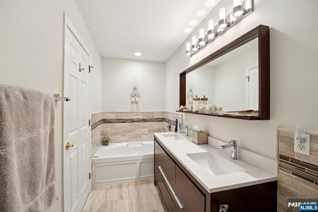 428 Newburgh Court — photo 18