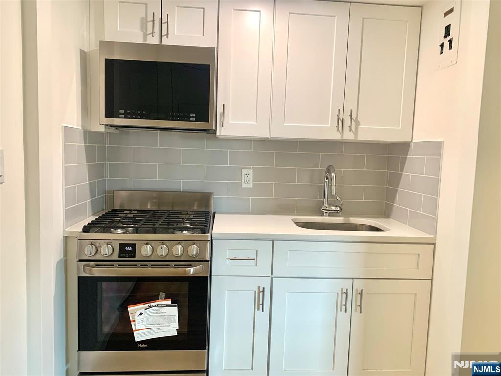 501 Linwood Dr #4, Fort Lee, NJ 07024