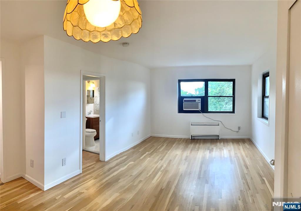 501 Linwood Dr #4, Fort Lee, NJ 07024