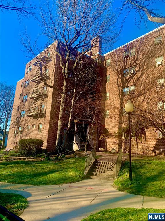 501 Linwood Dr #4, Fort Lee, NJ 07024