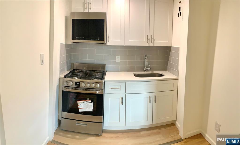 501 Linwood Dr #4, Fort Lee, NJ 07024