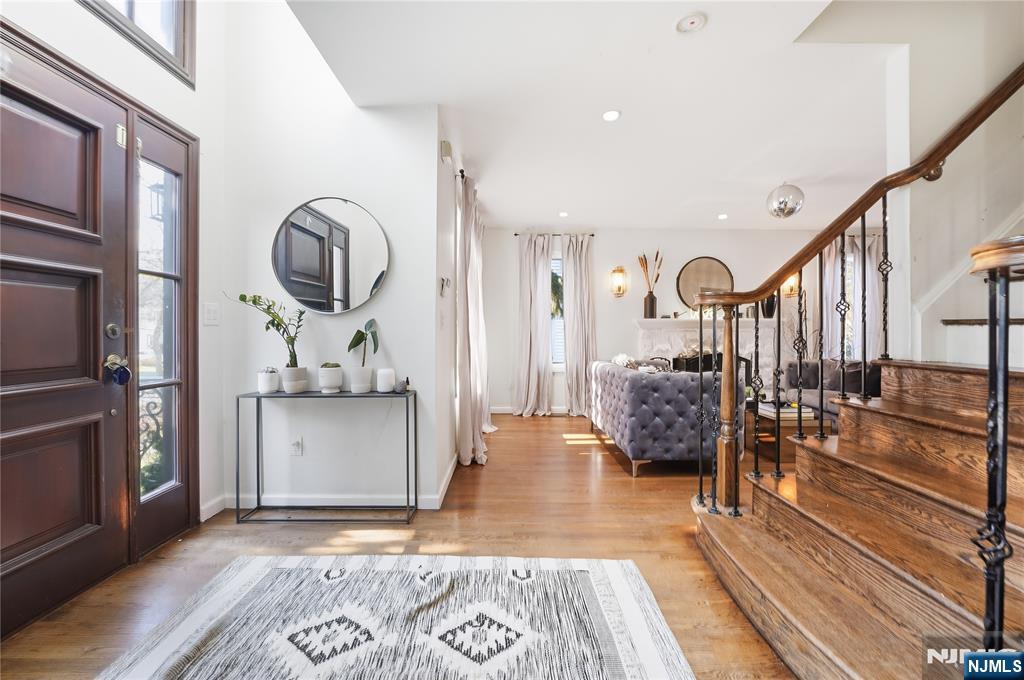 770 Hartwell St, Teaneck, NJ 07666